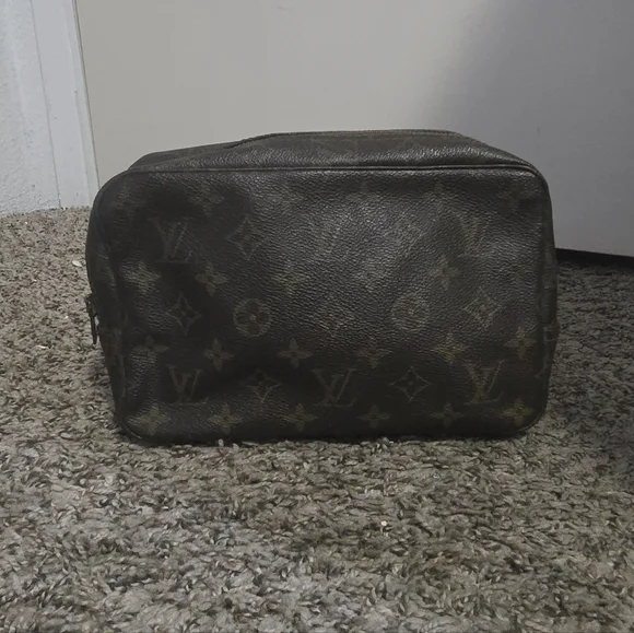 Louis Vuitton Brown Signiture Mono 23 Trousse Toiletry Bag (EUC)(COA)✨️🖤✨️ - Picture 3 of 16